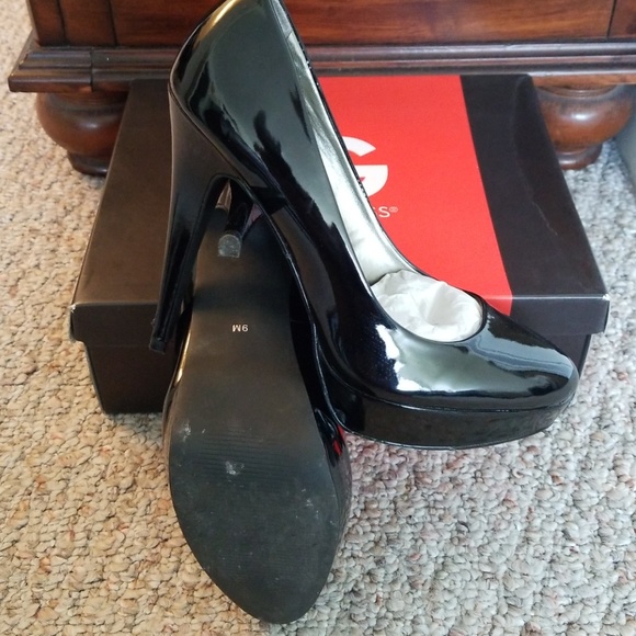 Black high heels Guess shoes - Picture 5 of 8